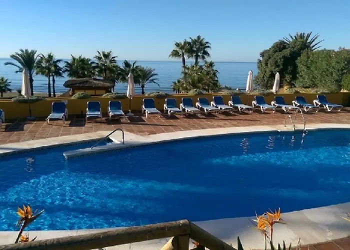 Superb Front Line Location With Heated Pool דירה מארבלה