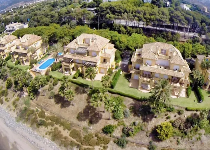 דירה Superb Front Line Location With Heated Pool