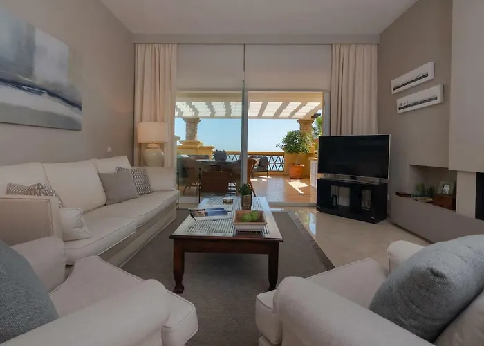 דירה Superb Front Line Location With Heated Pool *