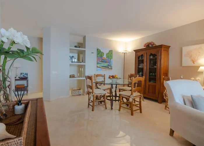 Superb Front Line Location With Heated Pool * מארבלה