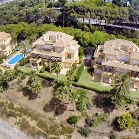Διαμέρισμα Superb Front Line Location With Heated Pool