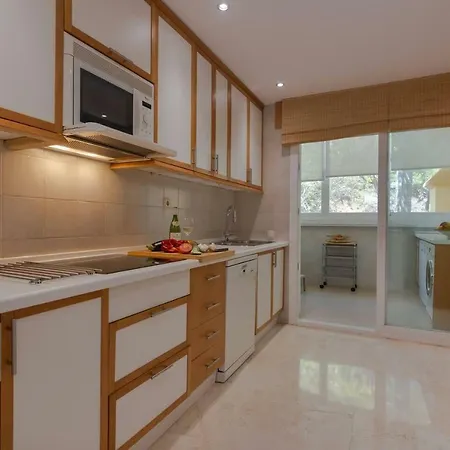 Διαμέρισμα Superb Front Line Location With Heated Pool Μαρμπέλλα