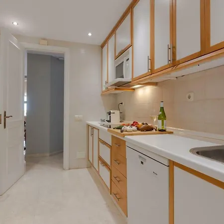 Apartamento Superb Front Line Location With Heated Pool Marbella