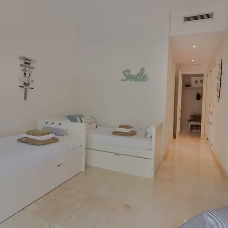 Διαμέρισμα Superb Front Line Location With Heated Pool Μαρμπέλλα