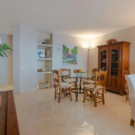 Superb Front Line Location With Heated Pool * Μαρμπέλλα