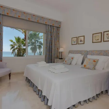Διαμέρισμα Superb Front Line Location With Heated Pool *